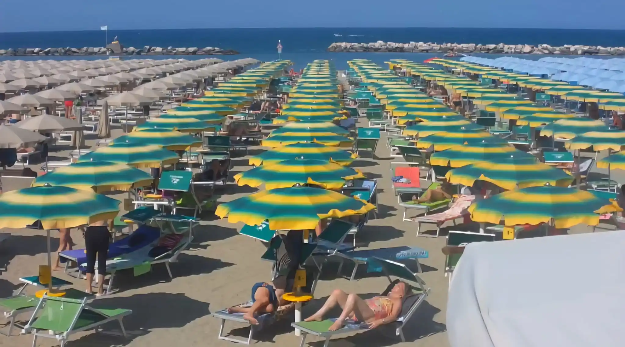 Image from Emilia Romagna Meteo: Mentre tra Rimini e Riccione si sono sfiorati i +35 gradi grazie ai ve...