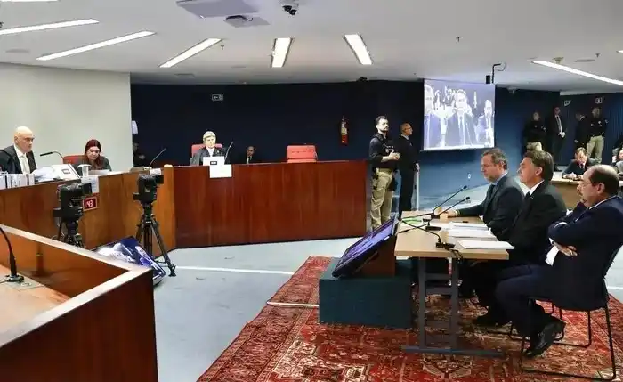Image from Jornal Extra Alagoas: *Moraes rejeita pedido de Bolsonaro pela anulação da delação de Mauro ...