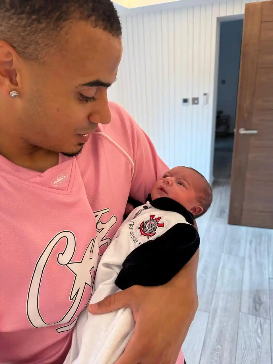 Image from Corinthimão 3.0 🦅: Nasceu a filha do zagueiro Murillo, do Nottingham Forest e revelado pe...