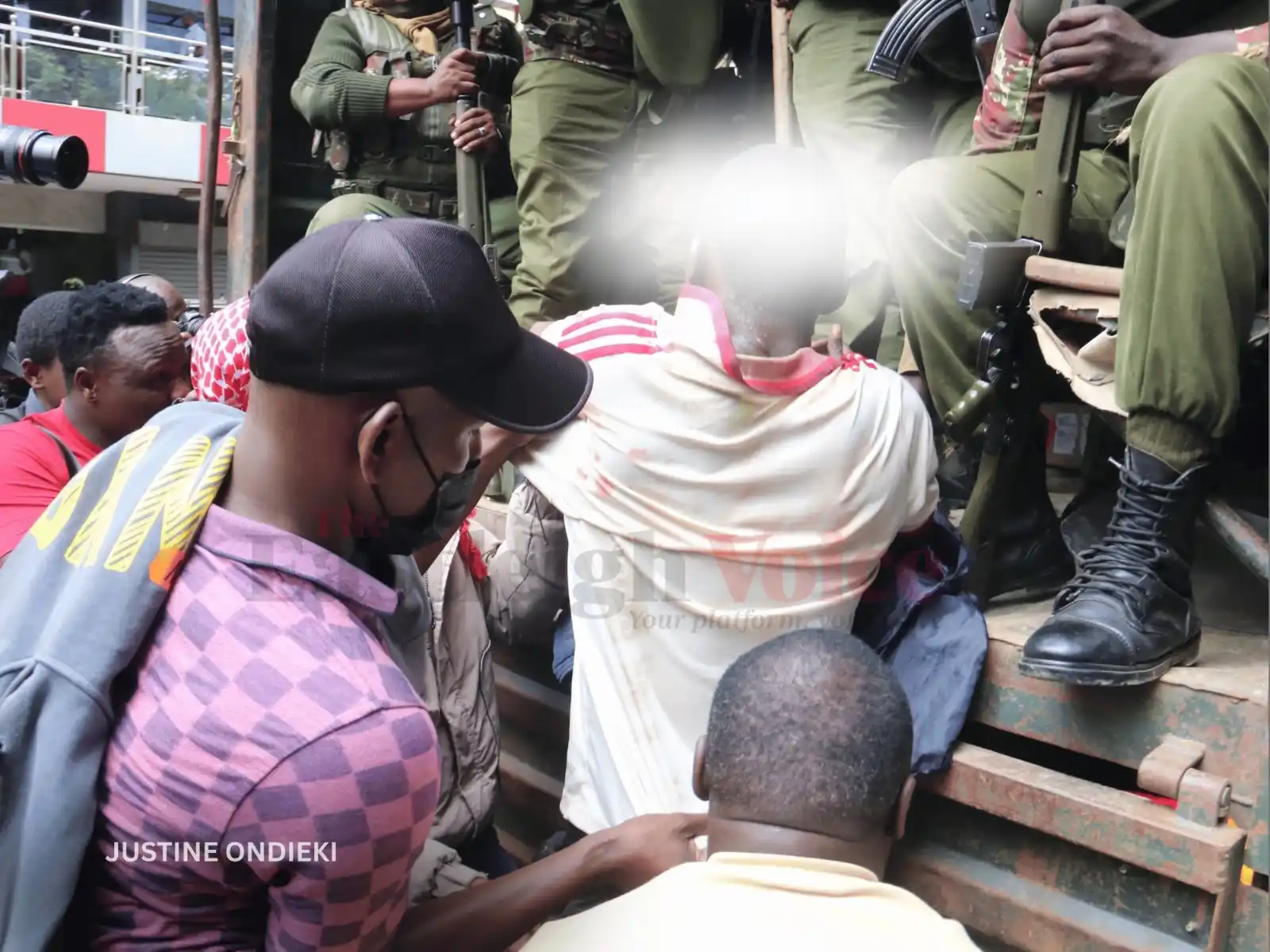 Image from Eastleigh Voice - eastleighvoice.co.ke: PICTURES: Police rescue an injured man who was among goons who had tri...