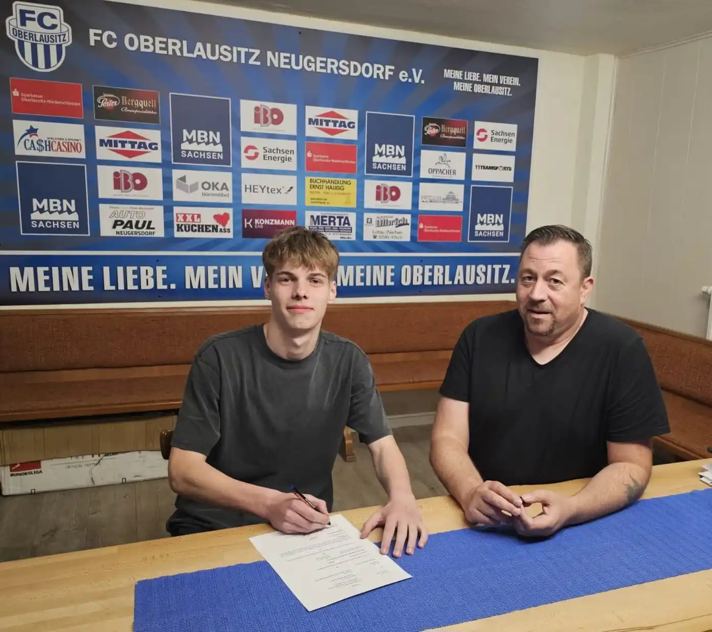 Image from FC Oberlausitz Neugersdorf e.V.: ⚽💙 Pressemitteilung / Vertrag für U19-Spieler MAGNUS 💙⚽ 👉🏻 Eigeng...