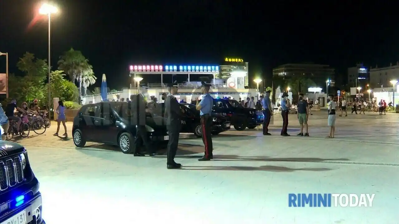 Image from RiminiToday: Quattro minorenni rapinati sul lungomare, via soldi e collanine. Un gi...