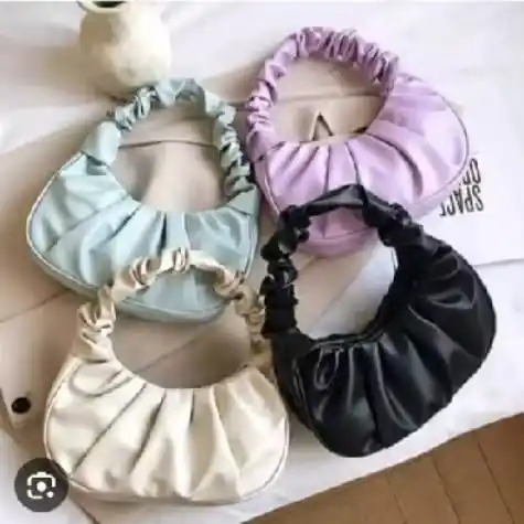 Image from Spill & Racun Shopee: _*Rekomendasi tas wanita kece*_ ```harga promo cumaa Rp12.000 ajaaa, ...