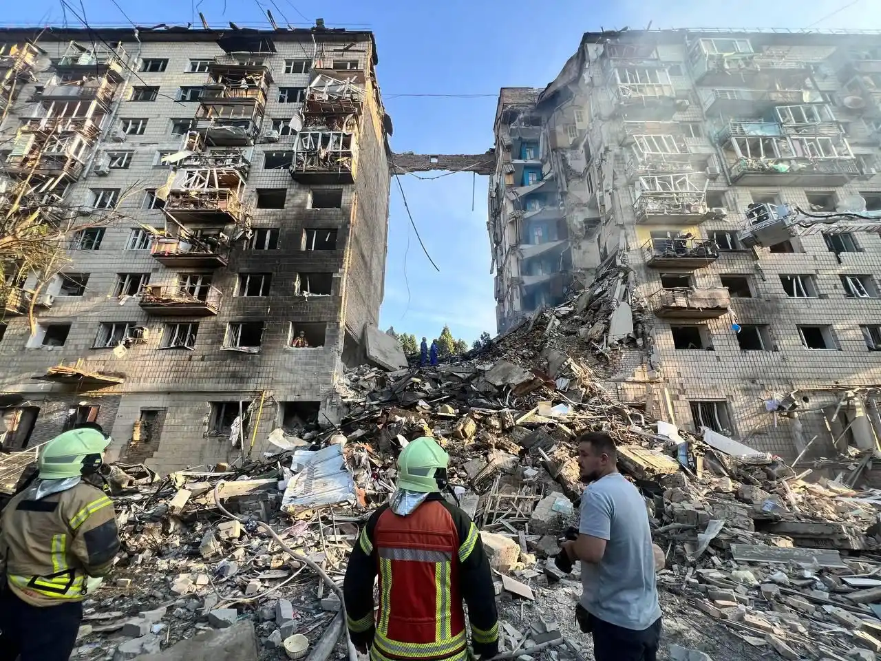 Image from UATV English: ❗️Russian Ballistic Missile Hits Kyiv Apartment Building: Entire Entra...