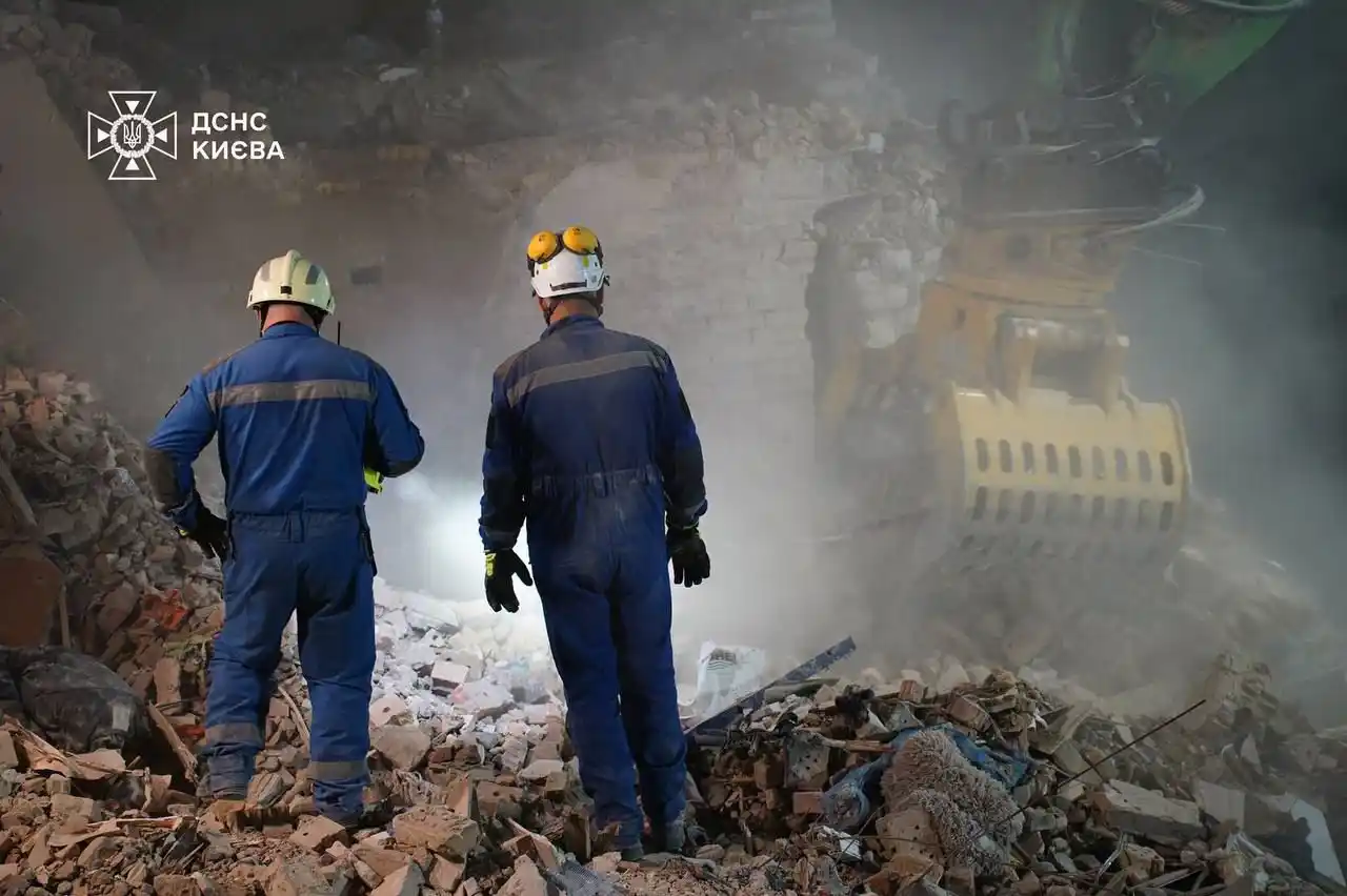 Image from UATV English: 🕯 Russian Strike on Kyiv: Death Toll Rises to 21 In the Solomianskyi...