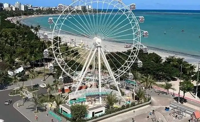 Image from Jornal Extra Alagoas: *Saiba o que falta para a roda-gigante de Maceió ser inaugurada* Publ...