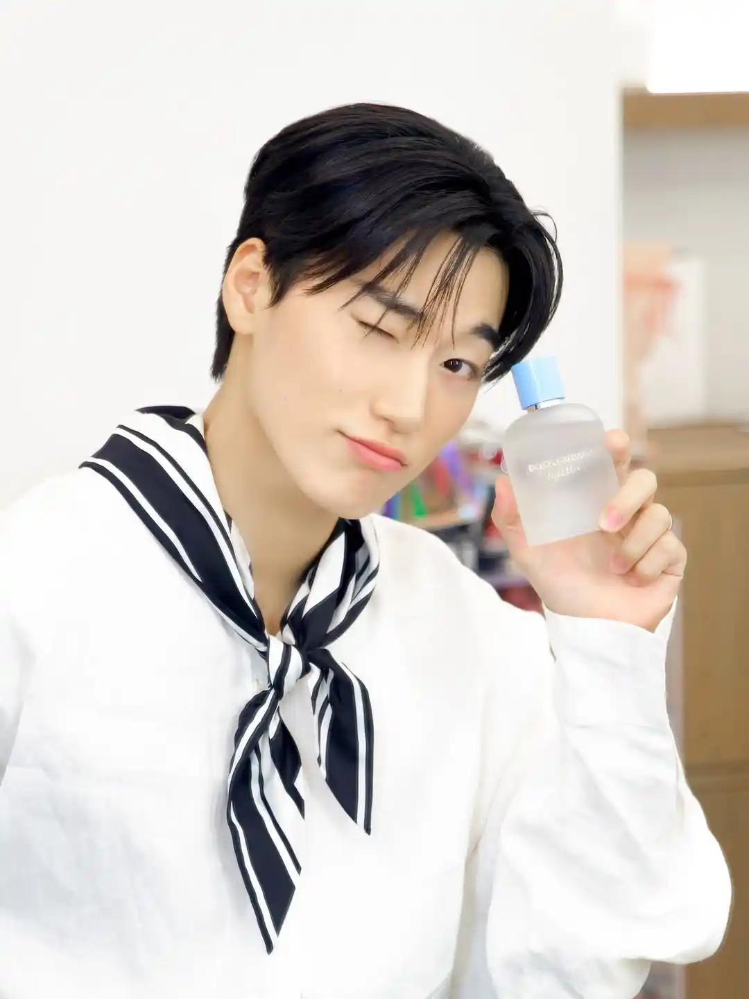 Image from ATEEZ BRASIL WINS: [📷] San via Instagram Feed   "DGLightBlue para este verão 🌊🍋"...