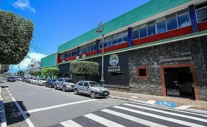 Image from Jornal Extra Alagoas: *Servidores de Maceió terão salários de junho antecipados. Confira a d...