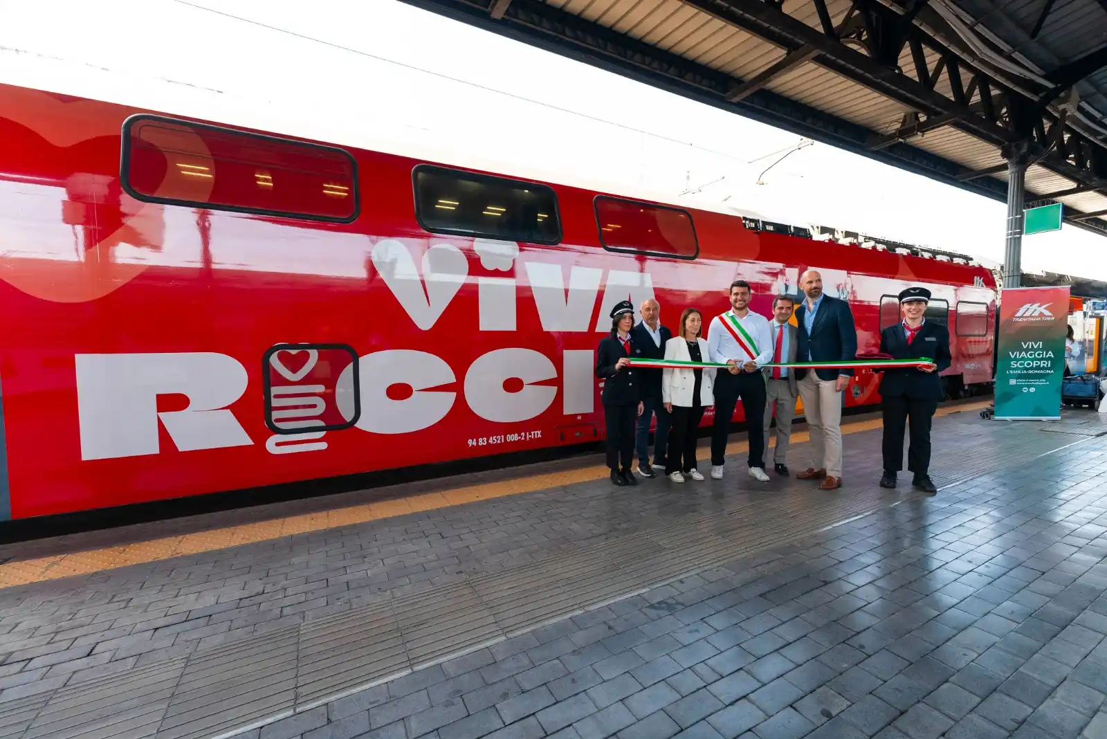 Image from RiminiToday: Sorpresa in stazione centrale a Bologna, arriva il nuovo treno Rock in...