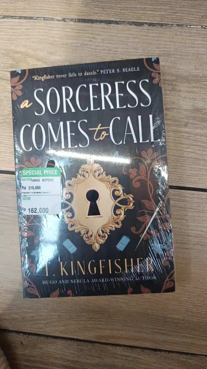 Image from Alesie Bookshop @gescalesie: T kingfisher Sorceress comes to call 140k...