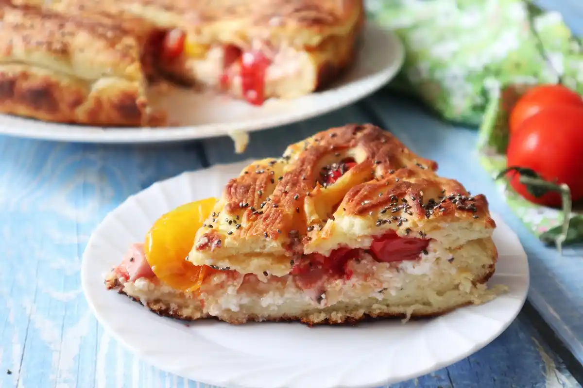 Image from Blog Giallo Zafferano ~Tavola Imbandita~: Torta salata con una farcitura di datterino giallo e rosso, ricotta e...