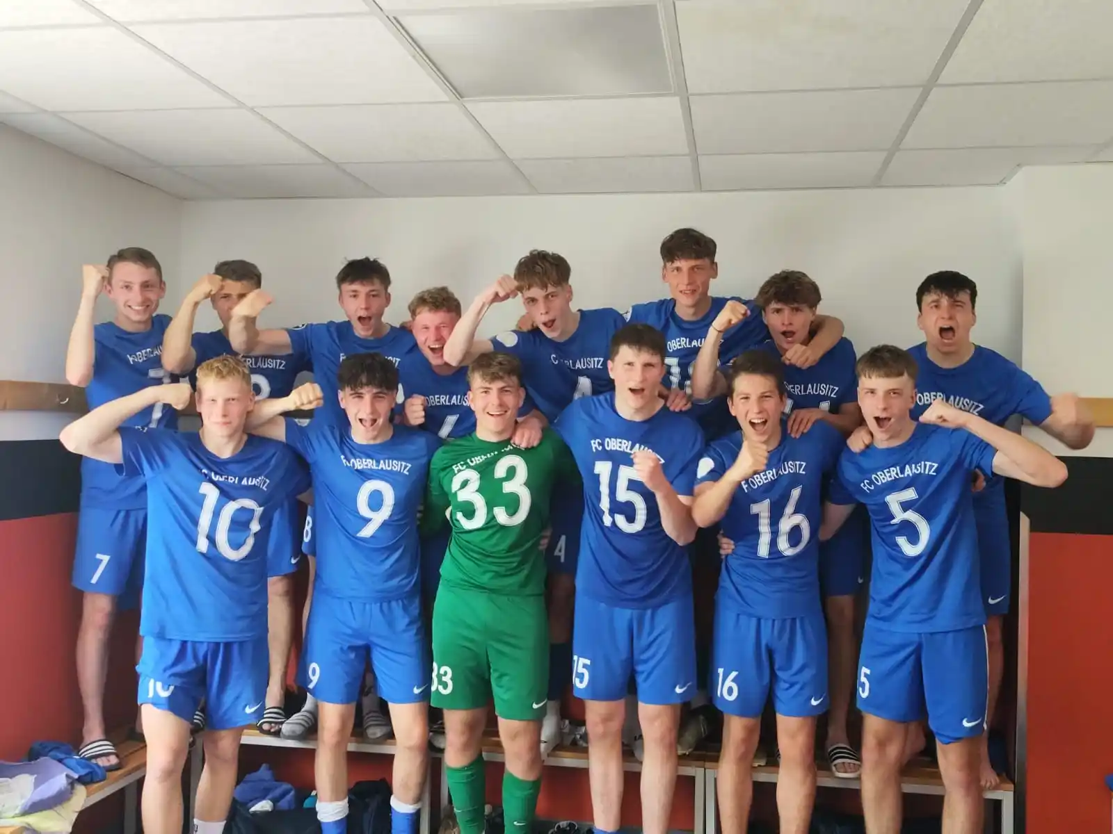 Image from FC Oberlausitz Neugersdorf e.V.: U19 | SO SEHEN SIEGER AUS 💪🥳💙🤍 SAISON 2024/2025 LANDESLIGA - PLAT...