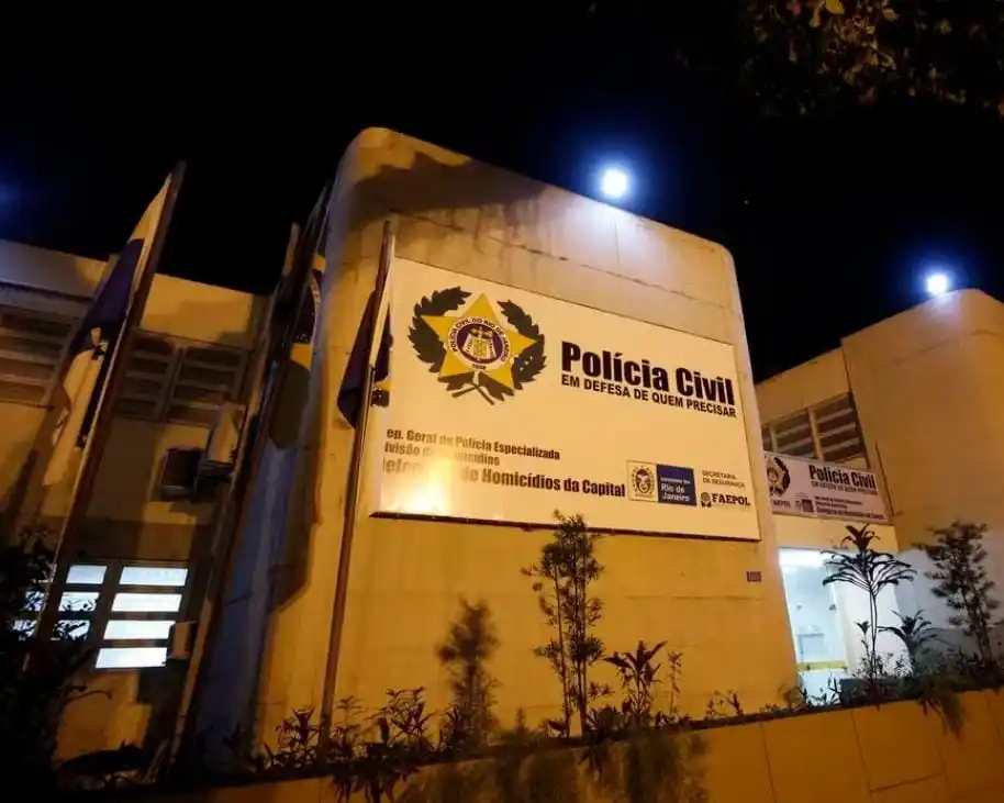 Image from ❇️REALIDADE 021☑️: 🚔⚫ *Uma jovem, de 18 anos, foi encontrada morta na Pavuna neste sábad...