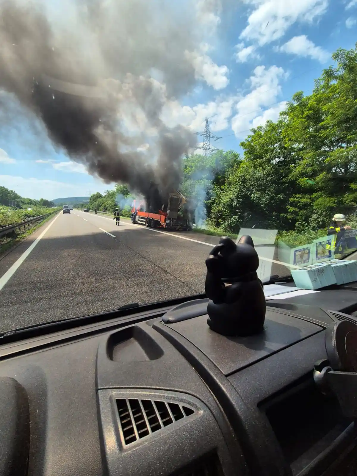 Image from Blaulichtreport Saarland: Aktuell Lkw-Brand auf der A8 bei Merzig...