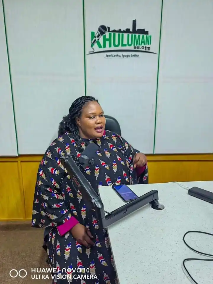 Image from STEAMING OFF WITH DEE: Besengilibele that l have an ongoing show at 8pm on Khulumani FM. Tun...