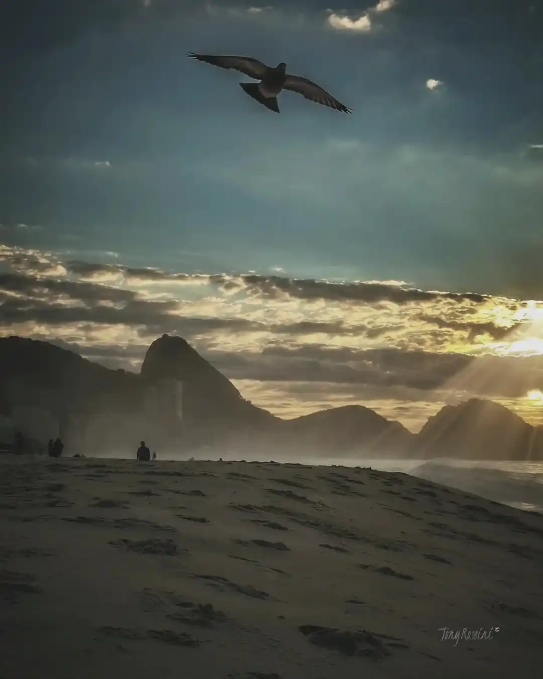Image from Centro de Operações e Resiliência (COR-Rio): *CIDADE DO RIO TEM PREVISÃO DE SEXTA-FEIRA FRIA E SEM CHUVA* A sexta-...