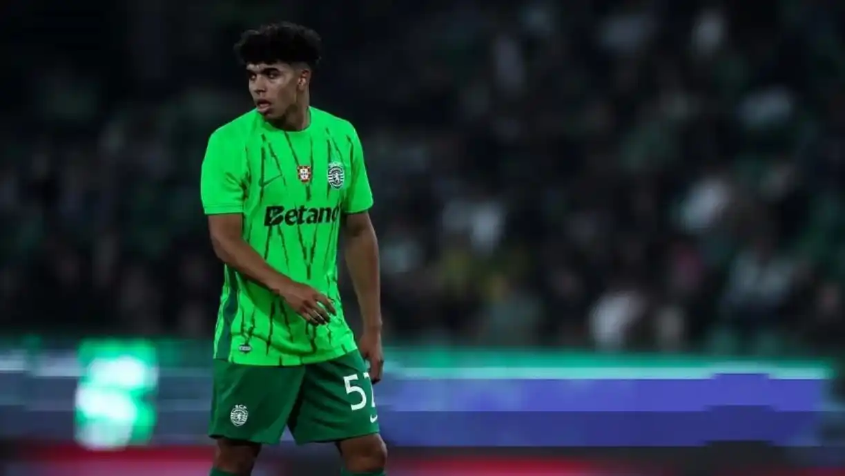 Image from Leonino: João Simões interrompe as férias a pensar no Sporting 👉 https://tinyu...