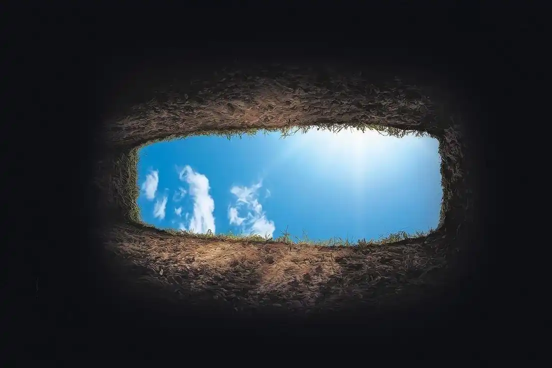 Image from ملجأ الأرواح | قصص • حب • حزن 🖤: قبورنـا تُبنى ونحن مـا تُبنـا ياليتنا تُبنا من قبل أن تُبنى...
