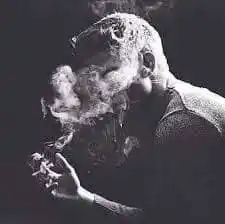 Image from ملجأ الأرواح | قصص • حب • حزن 🖤: قيل: إن الحبَّ للشجعان، فأما الجبناء فتُزوِّجهم أمهاتهم. نعم، أنا جب...