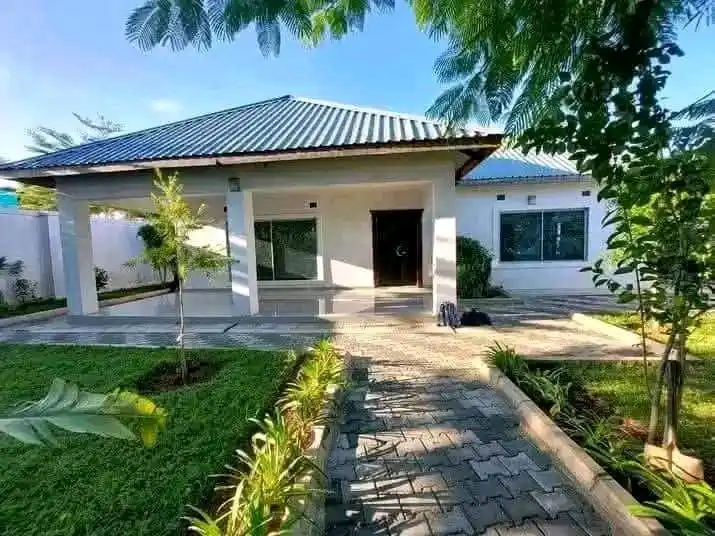 Image from 2025🇿🇼 Zim Reliable jobs and accommodation: 📍MUTARE FAIRBRIDGE Ndotsvakawo a mature person or couple Agent to l...