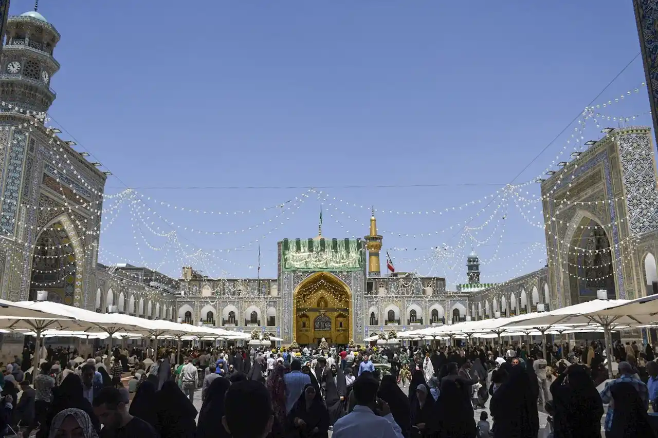 Image from Le Printemps du Coran 3: 💠وَ قالَ الرِّضا عليه السلام: اِنَّمَا النّاسُ رَجُلانِ: مُسْتَريحٌ ب...