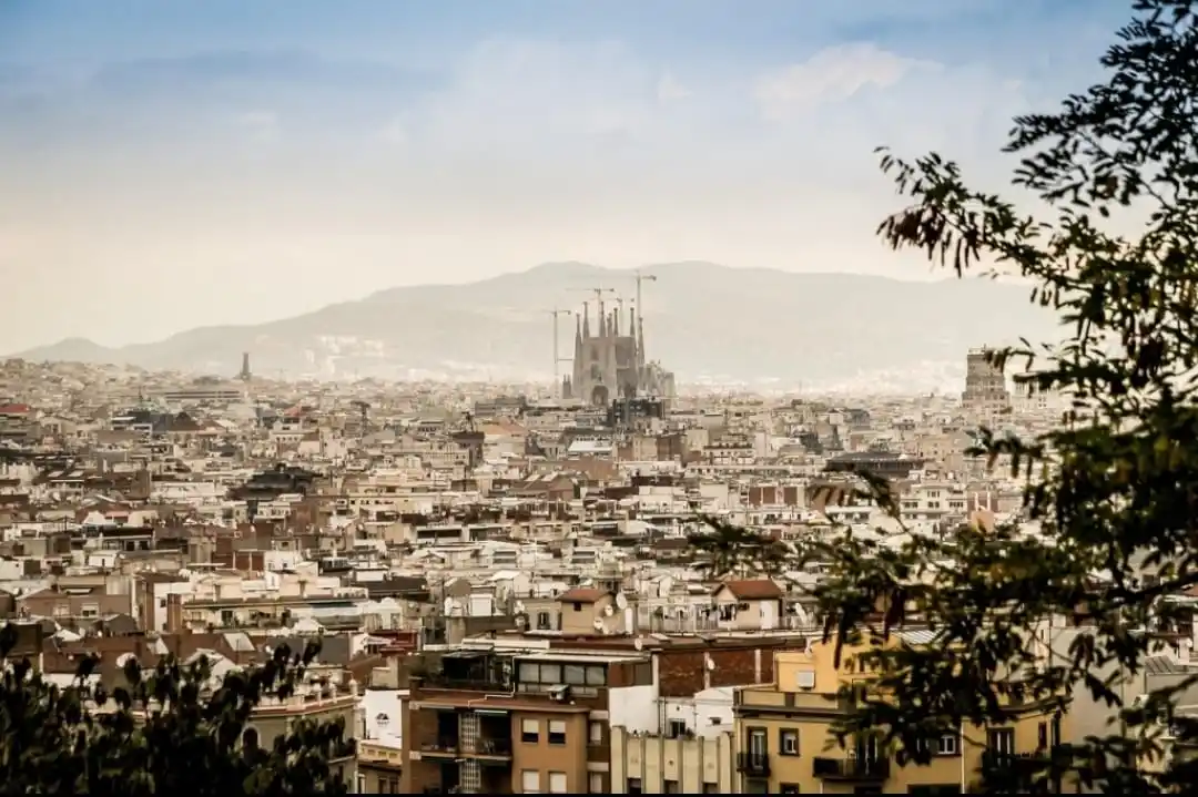 Image from International Office : *Sant Joan: Die Nacht des Feuers in Barcelona*🔥🌞 Am 23. Juni feiern ...