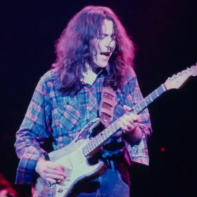 Image from Universo Rock & Metal: [ <a class="text-blue-500 hover:underline cursor-pointer" href="/hasht...
