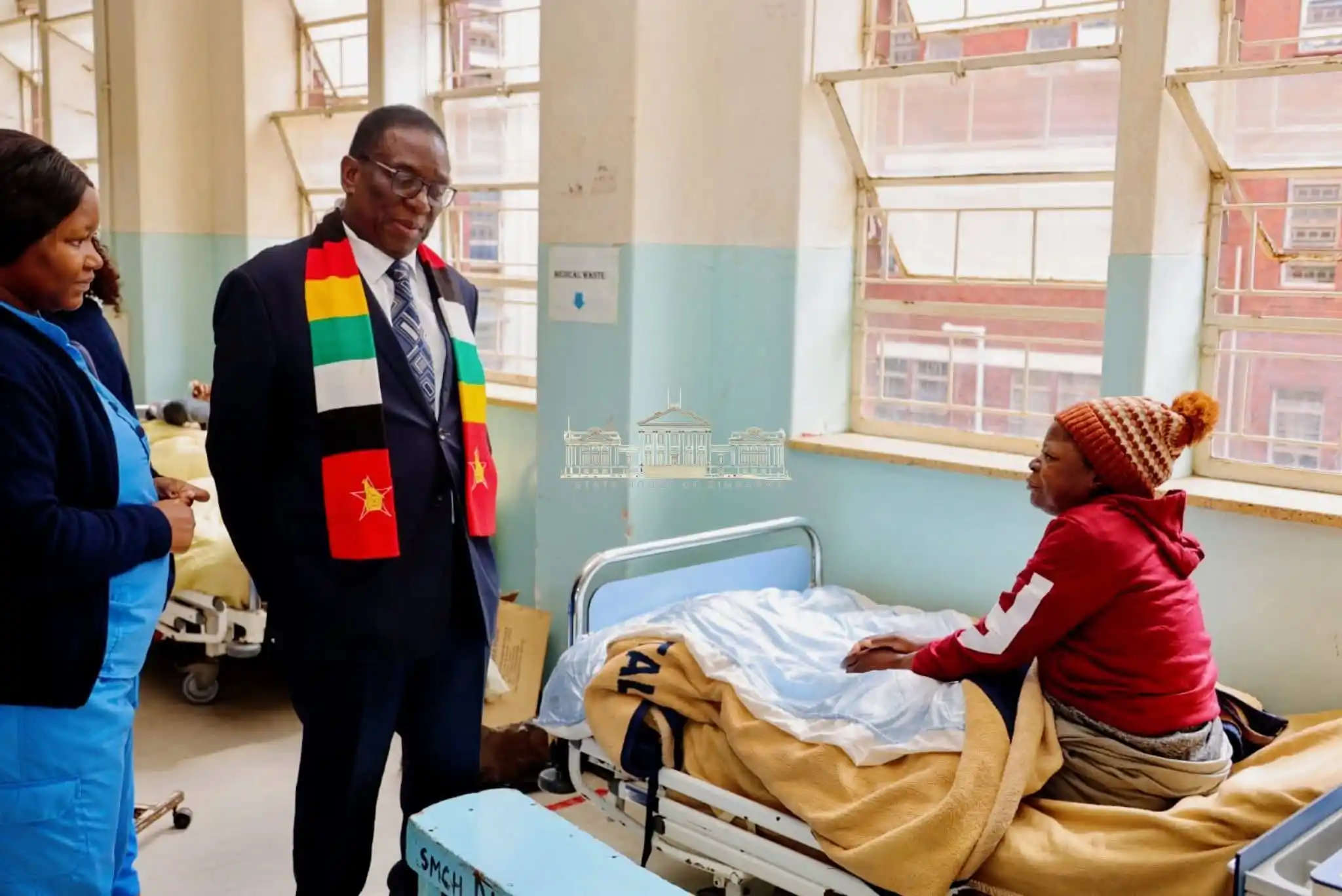 Image from Hurumende News Hub: Zimbabwe's President Emmerson Mnangagwa made an impromptu visit to Par...