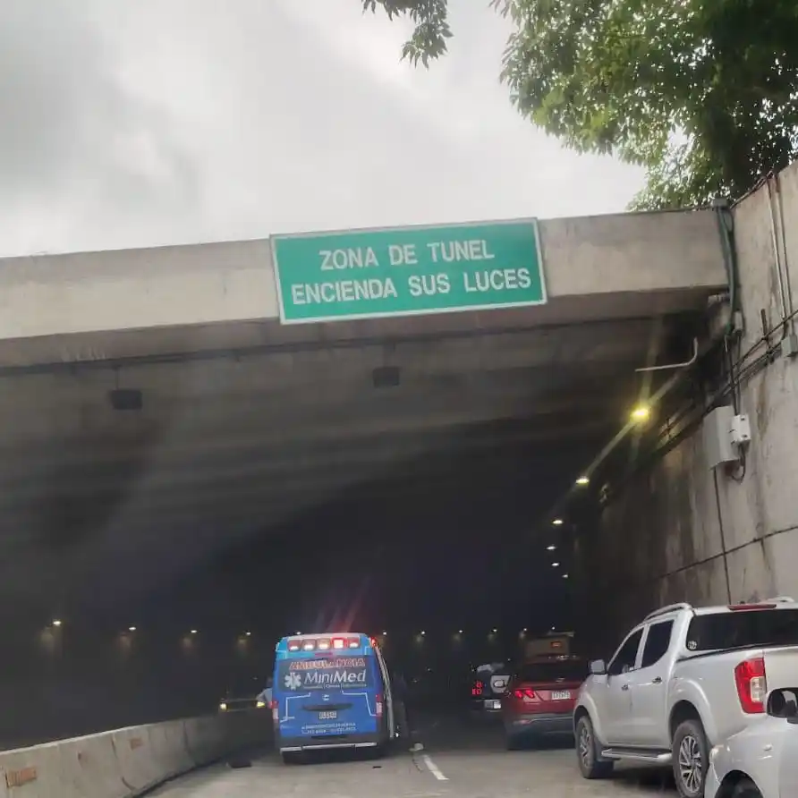Image from Tráfico Panamá: Accidente de tránsito en el túnel del corredor Sur en Paitilla. Precau...