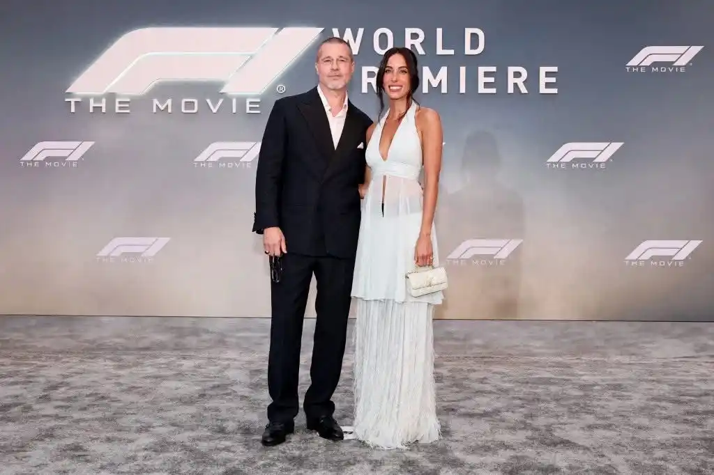 Image from Hia Magazine - مجلة هي: الإطلالات ذات الألوان المحايدة تسيطر على عرض فيلم "F1" وإينيس دي رامون...