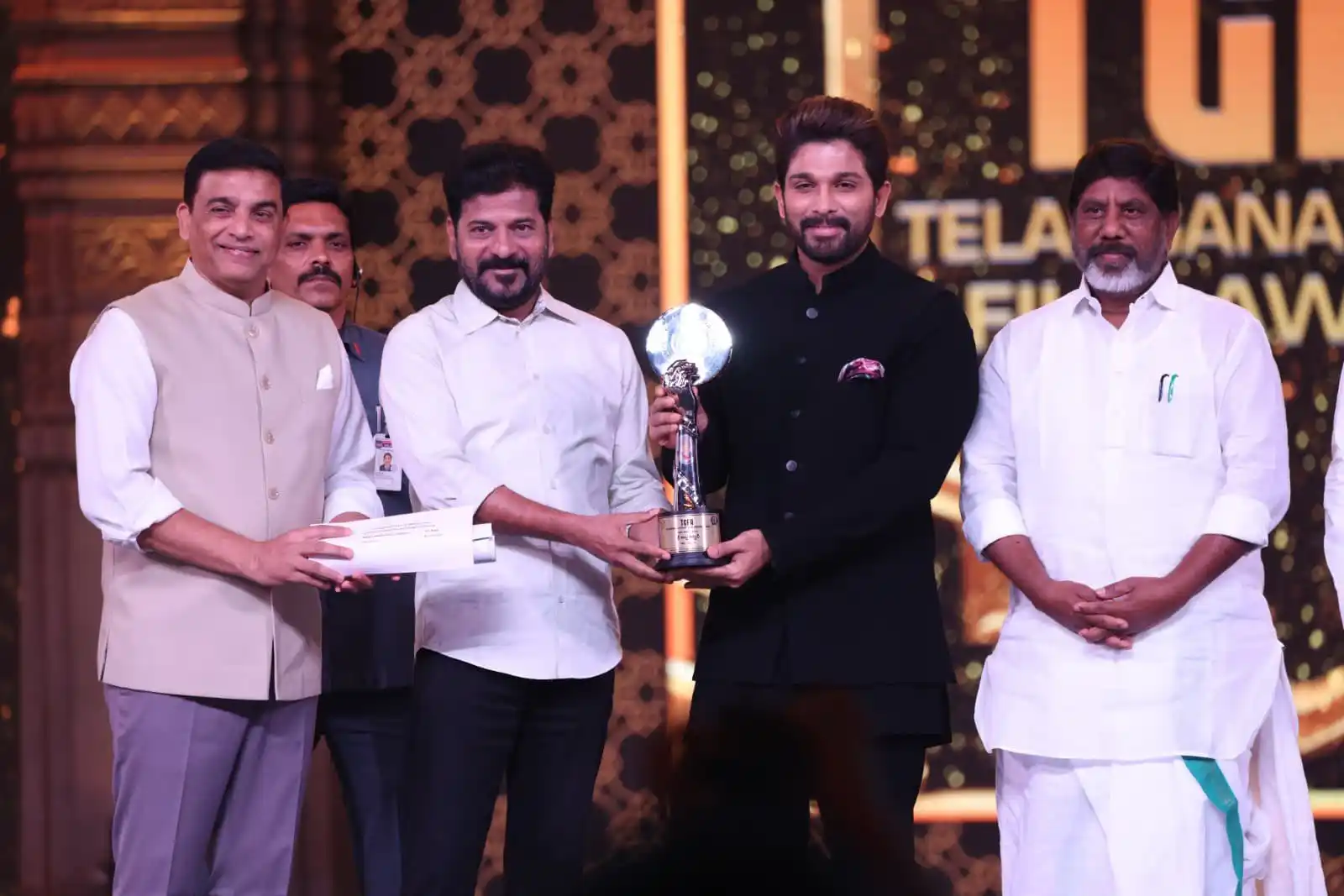 Image from Allu Arjun Updates ❤️😍: Allu Arjun received the Best Actor Award at the Gaddar Telangana Film ...