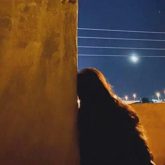 Image from ♫︎ꨄ︎عَــــذٌبّ آلَقَصِـيّــــــــ💟ـــــــدꨄ︎♫︎: * أتحَرىّ وصِلك مع ليَلة قمُرِ ....