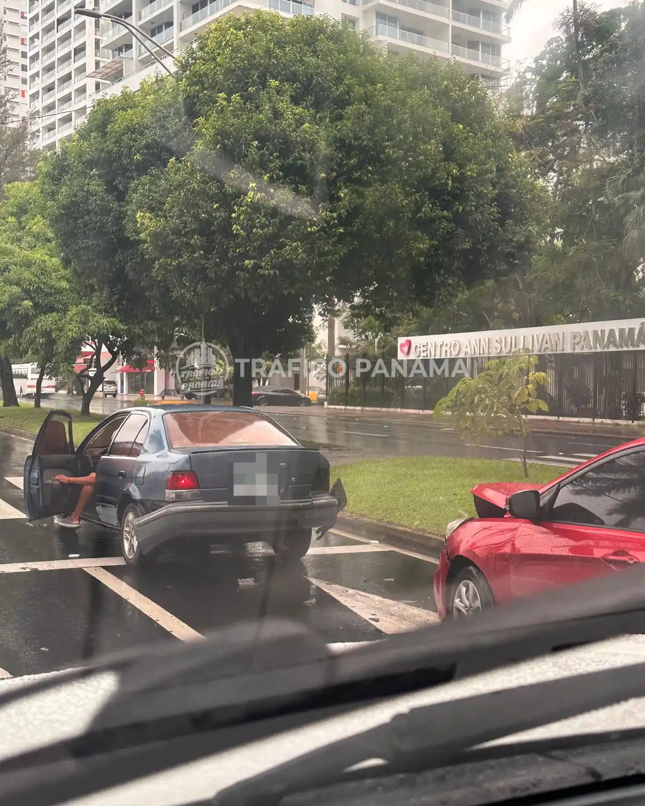 Image from Tráfico Panamá: Colisión en Avenida Vasco Núñez De Balboa frente al Centro Ann Sulliva...