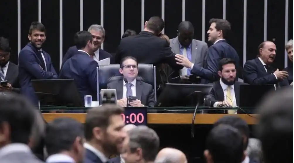 Image from Jornal Da Direita Online: DERROTA DO GOVERNO LULA!... Com 346 votos, Câmara aprovou urgência p...