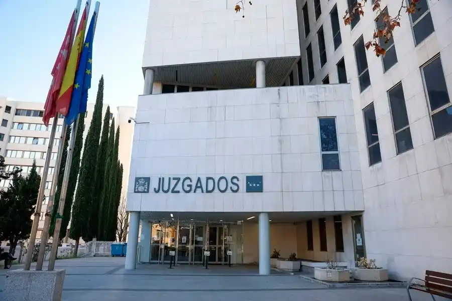Image from EFE Verifica: ❌ *El Español no ha publicado un artículo sobre ingresos del juez Pein...