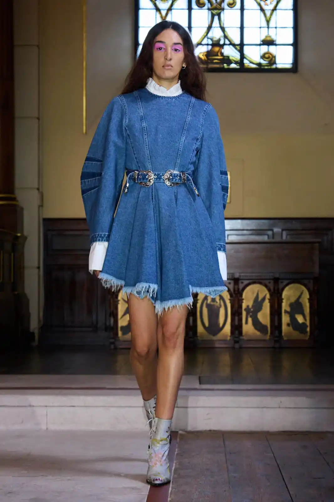 Image from Hia Magazine - مجلة هي: فساتين الجينز الكاجوال تسيطر على إطلالات الصيف.. إليك أجمل التصاميم لا...