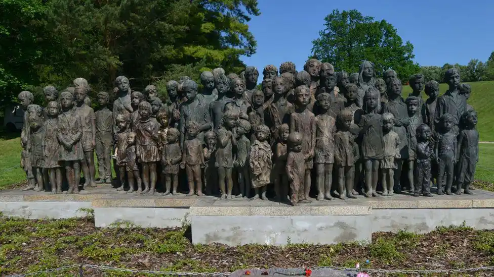 Image from Tomadodeaquiydealla : Homenaje a los niños de Lídice...