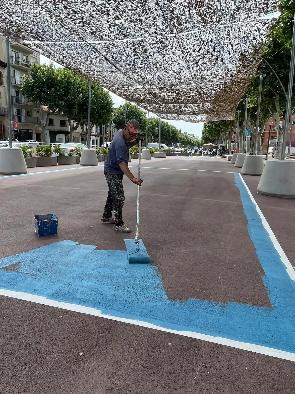 Image from Ajuntament Arenys de Mar: ℹ️ Aquest dilluns 2 de juny han començat les tasques per pintar el mur...