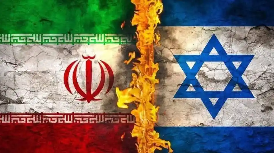 Image from 🌺إستفد وأفد📝: قال شيخ الإسلام ابن تيمية رحمه الله: إذا اقتتل طائفتان من الكفار، فال...