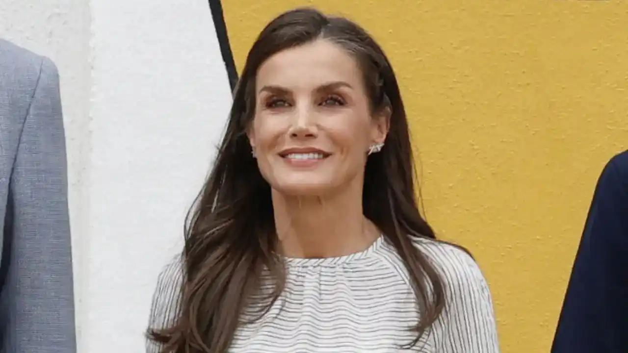 Image from Lecturas: 💎*LETIZIA, HOY*💎 *La reina 👸🏻 Letizia y el rey 🤴🏻Felipe han rea...