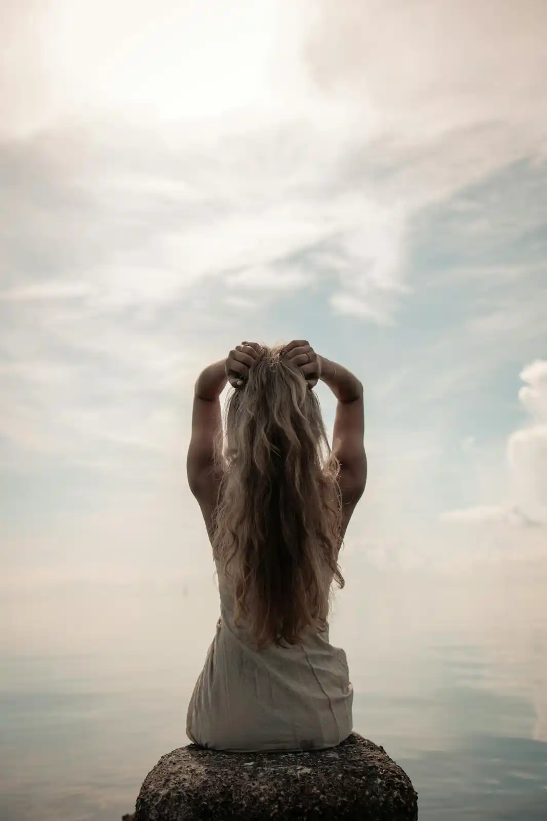 Image from Hia Magazine - مجلة هي: وسط صخب الحياة… أين تجدين نفسكِ؟ 🌿🧘♀️ اكتشفي طرق فعّالة لإعادة التو...