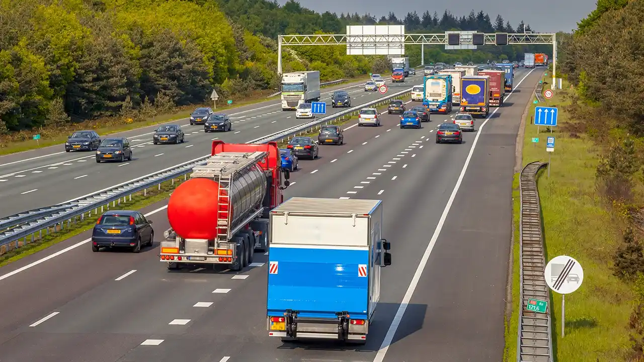 Image from Kassa: 🚨 *Politie waarschuwt automobilisten: "Vluchtstrookbendes actief in N...
