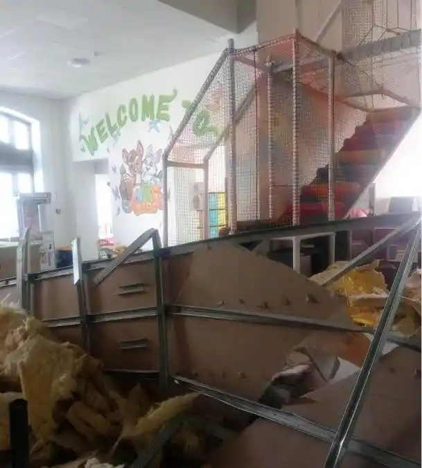 Image from Botosaneanul.ro: Proprietarul spațiului de joacă unde a căzut tavanul a fost REȚINUT de...