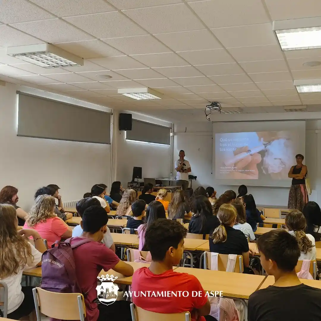 Image from Ayuntamiento de Aspe: 🚭 ¿Qué se esconde tras el humo del vaper? Alrededor de 200 estudiante...