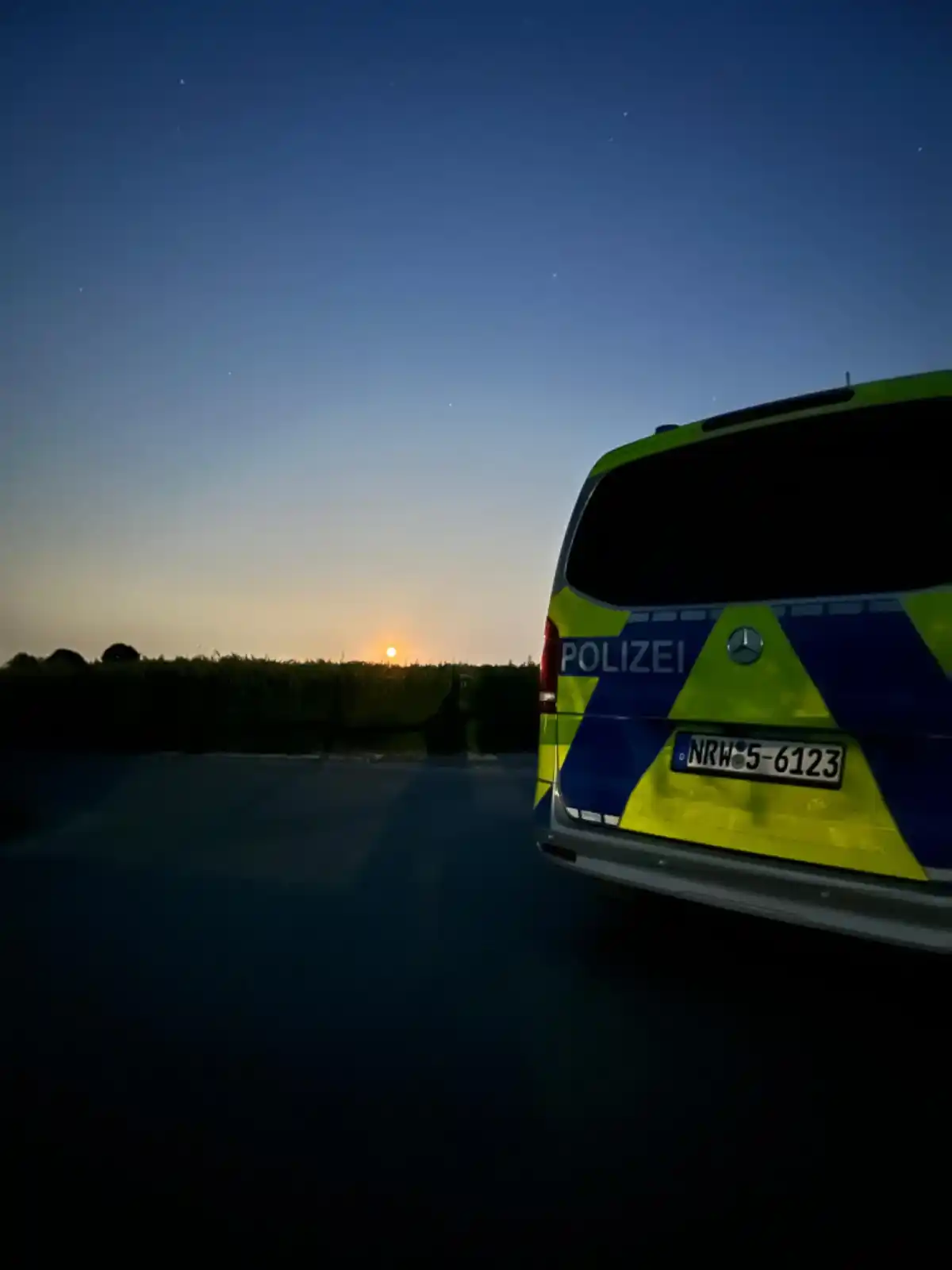 Image from Polizei NRW Mönchengladbach : Rücknahme der Öffentlichkeitsfahndung nach vermisstem Himmelskörper 🌕...