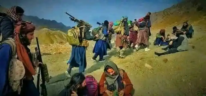 Image from دتروږمۍ مسافر جـــ،هادي چینل☝: سلام دي وي دهـنــ...ــدپه غرونو کې هغو نوم ورکو زړورو سر سپارلو مــجـ....