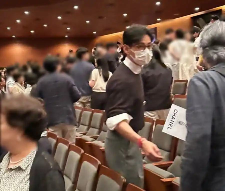 Image from BitCypher Pt.0 Fan base ✨: Tae fue visto hoy en un concierto de piano de Cho Seong-Jin con el dir...
