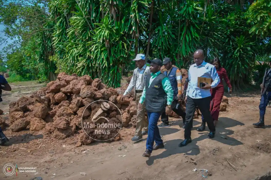 Image from Mai-Ndombe News: Arrêt sur image : à Inongo, le Vice-gouverneur Trésor MFURU a visité q...