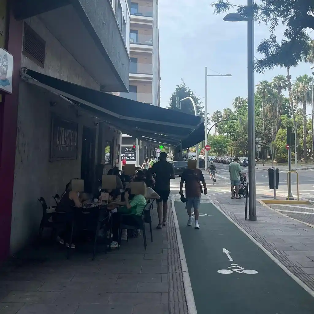 Image from Cádiz Abandonada: 👨🦽Denuncian problemas de accesibilidad en el número 7 de la avenida...