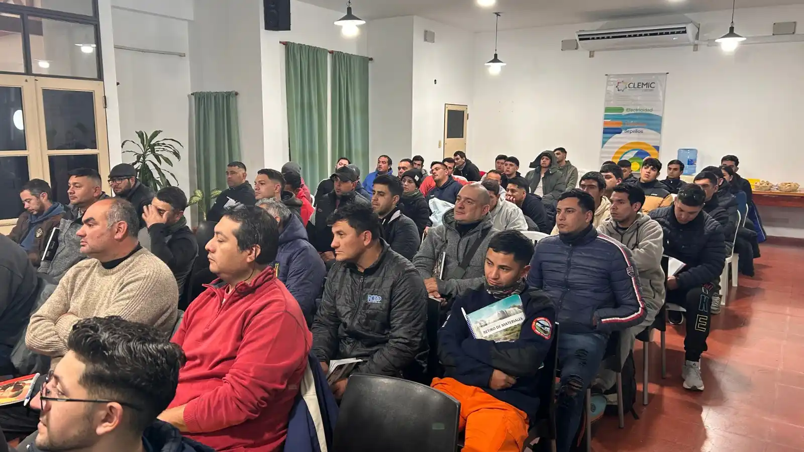 Image from Canal de CLEMiC Mina Clavero: Este sábado 14 de junio dio inicio el Curso Gratuito de Electricistas ...